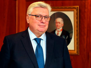 Уважаемый Анатолий Васильевич, с Днём рождения!