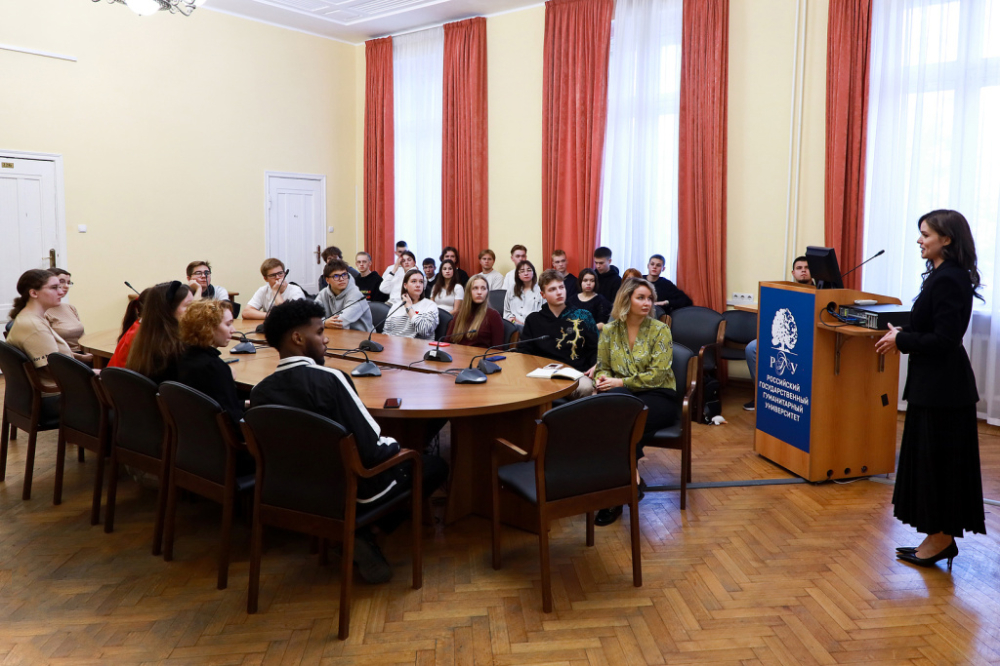 Lecture ‘The Role of Image and Etiquette in International Relations’ at RSUHU